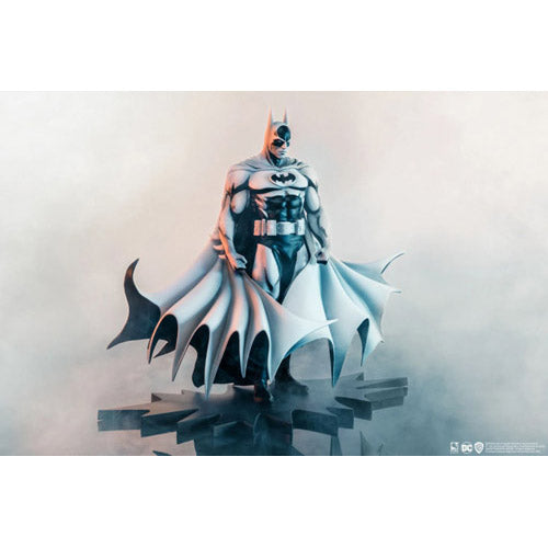 Batman (Neil Adams) Black & White PVC 1:8 Statue