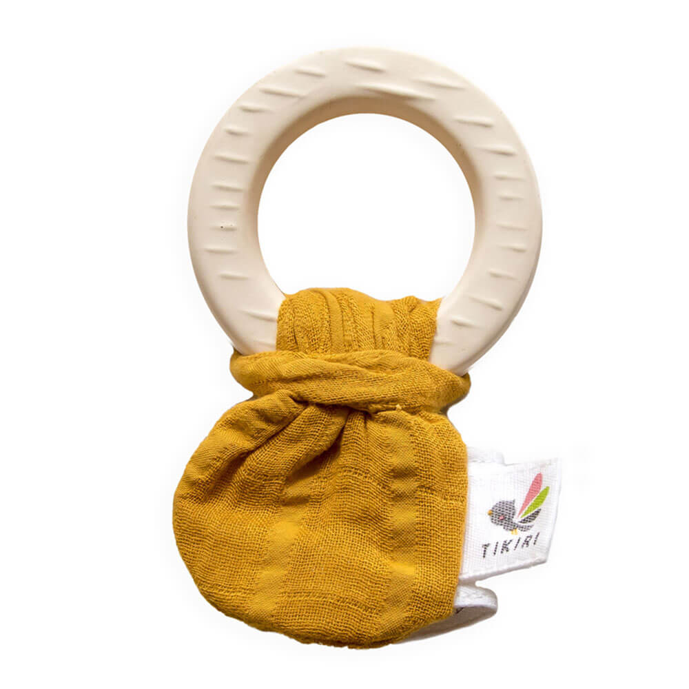 Tikiri naturgummi teether med muslinbind